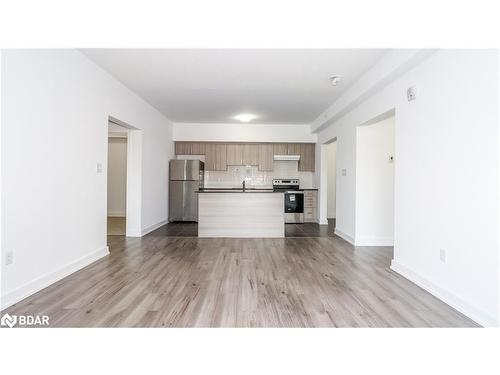 110-4 Spice Way Way, Barrie, ON - Indoor Photo Showing Kitchen