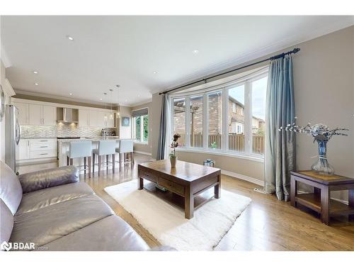 740 Rayner Court, Milton, ON - Indoor Photo Showing Living Room