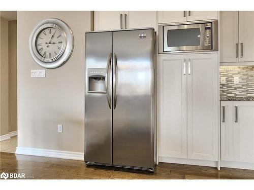 740 Rayner Court, Milton, ON - Indoor Photo Showing Kitchen