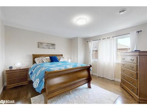 740 Rayner Court, Milton, ON - Indoor Photo Showing Bedroom