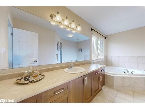 740 Rayner Court, Milton, ON - Indoor Photo Showing Bathroom