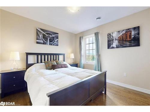 740 Rayner Court, Milton, ON - Indoor Photo Showing Bedroom