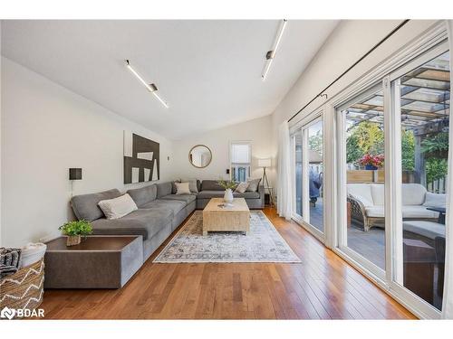 25 Eileen Drive, Barrie, ON - Indoor Photo Showing Living Room