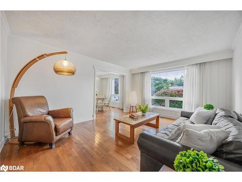 25 Eileen Drive, Barrie, ON - Indoor Photo Showing Living Room