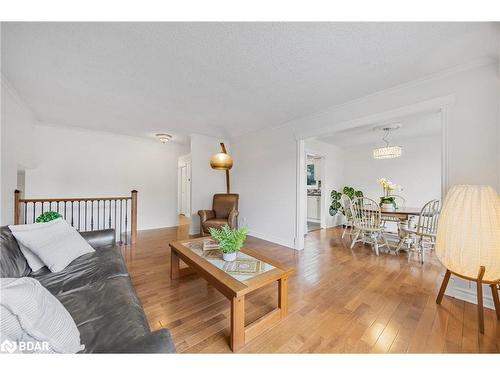 25 Eileen Drive, Barrie, ON - Indoor Photo Showing Living Room