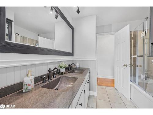 25 Eileen Drive, Barrie, ON - Indoor Photo Showing Bathroom