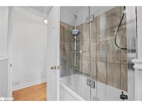 25 Eileen Drive, Barrie, ON - Indoor Photo Showing Bathroom