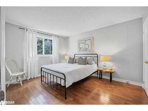 25 Eileen Drive, Barrie, ON - Indoor Photo Showing Bedroom