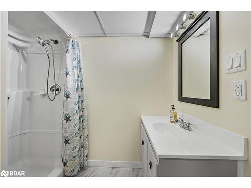 25 Eileen Drive, Barrie, ON - Indoor Photo Showing Bathroom