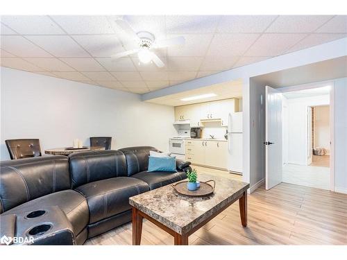 110 Chieftain Crescent, Barrie, ON - Indoor Photo Showing Living Room