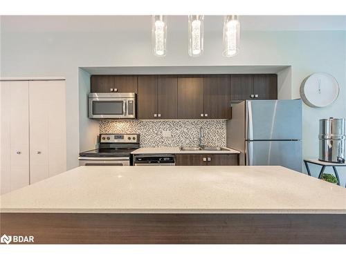 35-369 Essa Road, Barrie, ON - Indoor Photo Showing Kitchen With Stainless Steel Kitchen