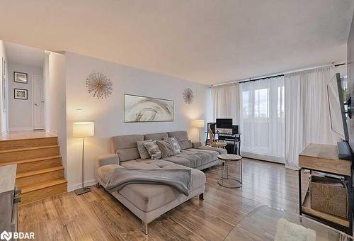 903-530 Lolita Gardens, Mississauga, ON - Indoor Photo Showing Living Room