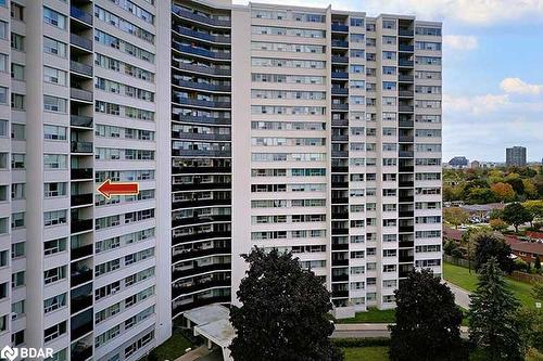 903-530 Lolita Gardens, Mississauga, ON -  With Facade