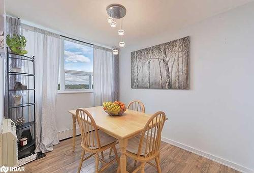 903-530 Lolita Gardens, Mississauga, ON - Indoor Photo Showing Dining Room