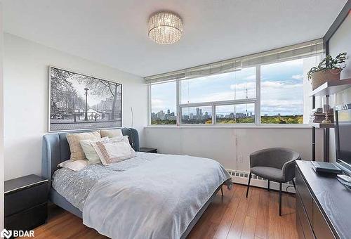 903-530 Lolita Gardens, Mississauga, ON - Indoor Photo Showing Bedroom