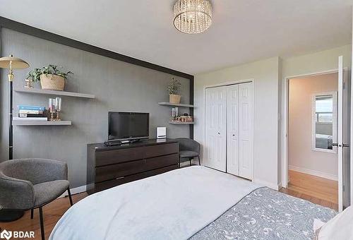 903-530 Lolita Gardens, Mississauga, ON - Indoor Photo Showing Bedroom