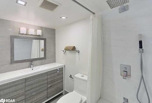 903-530 Lolita Gardens, Mississauga, ON - Indoor Photo Showing Bathroom