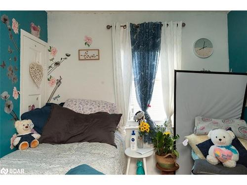 678 Knox Avenue, Hamilton, ON - Indoor Photo Showing Bedroom