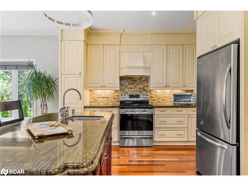 13 Bridle Trail, Midhurst, ON - Indoor Photo Showing Kitchen With Stainless Steel Kitchen With Upgraded Kitchen