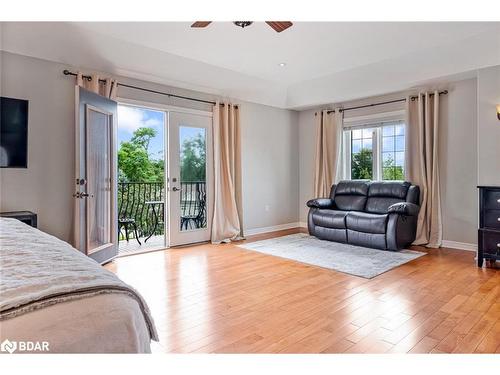 13 Bridle Trail, Midhurst, ON - Indoor Photo Showing Living Room