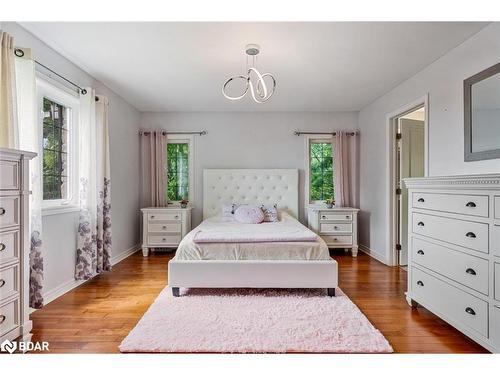 13 Bridle Trail, Midhurst, ON - Indoor Photo Showing Bedroom