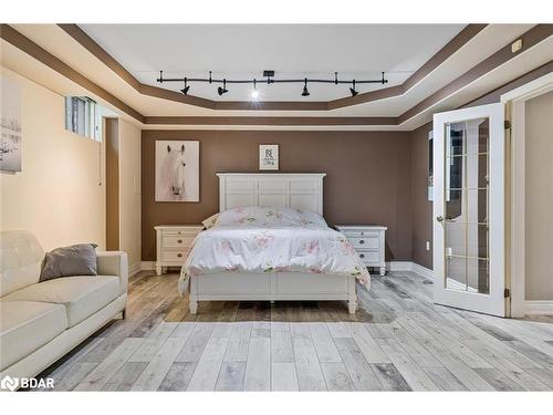 13 Bridle Trail, Midhurst, ON - Indoor Photo Showing Bedroom