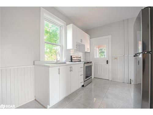 243 Dunlop Street E, Barrie, ON - Indoor Photo Showing Kitchen