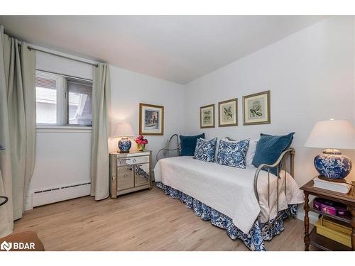 18 Maple Drive, Orillia, ON - Indoor Photo Showing Bedroom