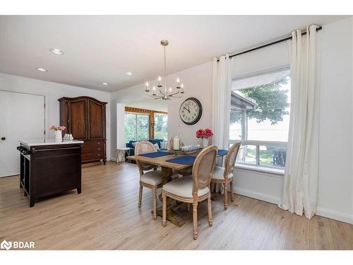 18 Maple Drive, Orillia, ON - Indoor Photo Showing Dining Room