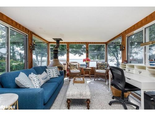 18 Maple Drive, Orillia, ON - Indoor Photo Showing Living Room