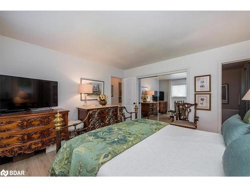 18 Maple Drive, Orillia, ON - Indoor Photo Showing Bedroom