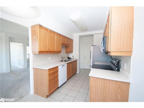 412-90 Dean Avenue, Barrie, ON - Indoor Photo Showing Kitchen With Double Sink