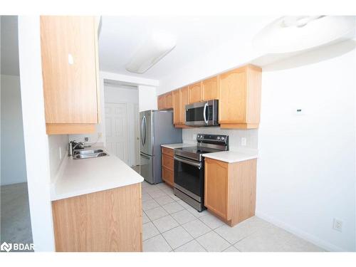 412-90 Dean Avenue, Barrie, ON - Indoor Photo Showing Kitchen