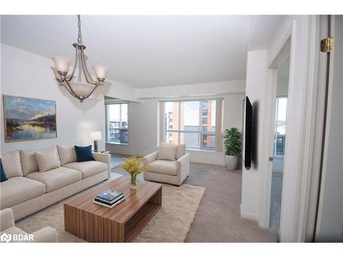 412-90 Dean Avenue, Barrie, ON - Indoor Photo Showing Living Room