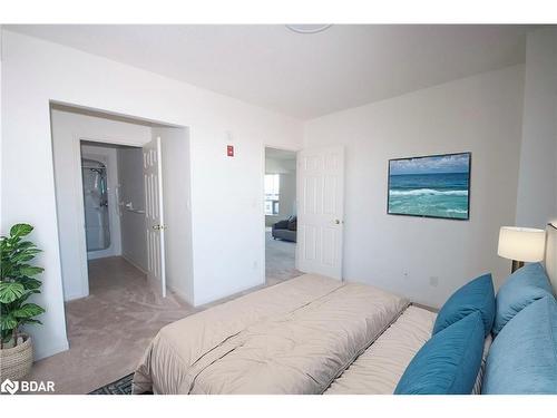 412-90 Dean Avenue, Barrie, ON - Indoor Photo Showing Bedroom