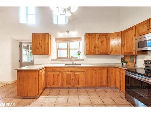 5745 Line 3 N, Oro-Medonte, ON - Indoor Photo Showing Kitchen