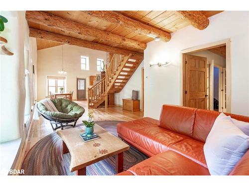 5745 Line 3 N, Oro-Medonte, ON - Indoor Photo Showing Living Room