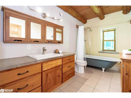 5745 Line 3 N, Oro-Medonte, ON - Indoor Photo Showing Bathroom