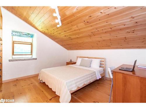 5745 Line 3 N, Oro-Medonte, ON - Indoor Photo Showing Bedroom