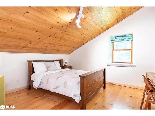 5745 Line 3 N, Oro-Medonte, ON - Indoor Photo Showing Bedroom