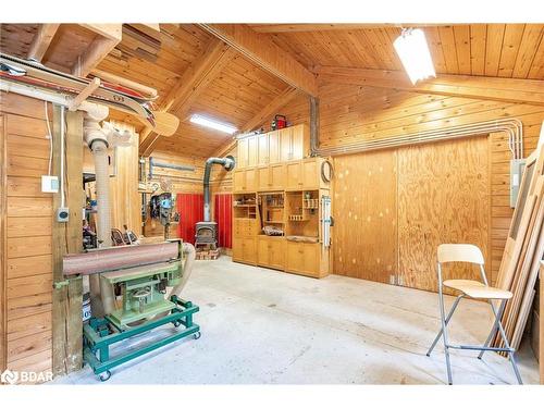 5745 Line 3 N, Oro-Medonte, ON - Indoor Photo Showing Garage