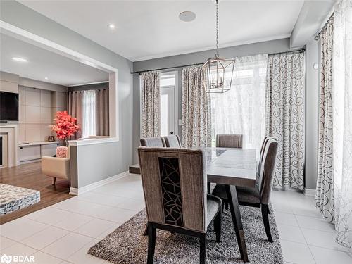 118 Lorne Thomas Place, New Tecumseth, ON - Indoor Photo Showing Dining Room