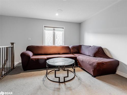 118 Lorne Thomas Place, New Tecumseth, ON - Indoor Photo Showing Living Room