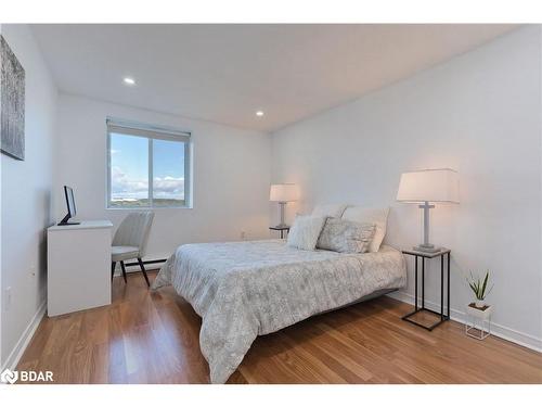 1013-6720 Glen Erin Drive, Mississauga, ON - Indoor Photo Showing Bedroom