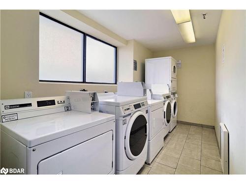 1013-6720 Glen Erin Drive, Mississauga, ON - Indoor Photo Showing Laundry Room