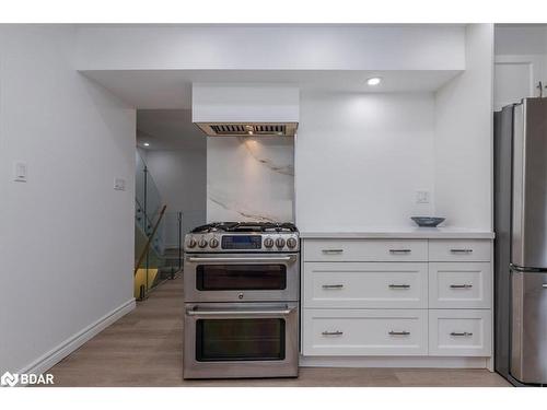 1063 Wood Street, Innisfil, ON - Indoor Photo Showing Kitchen