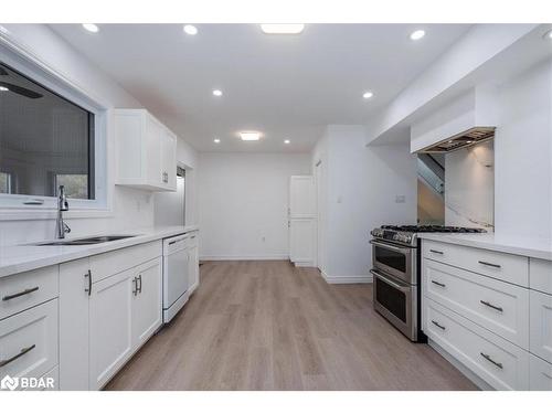 1063 Wood Street, Innisfil, ON - Indoor Photo Showing Kitchen