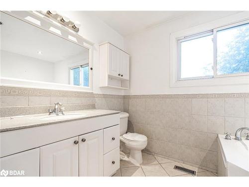 211 Phillips Street, Barrie, ON - Indoor Photo Showing Bathroom