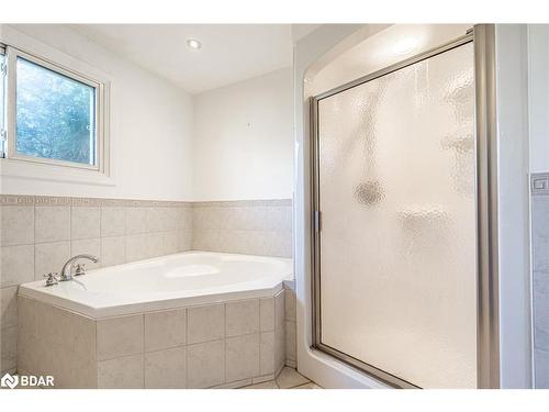 211 Phillips Street, Barrie, ON - Indoor Photo Showing Bathroom