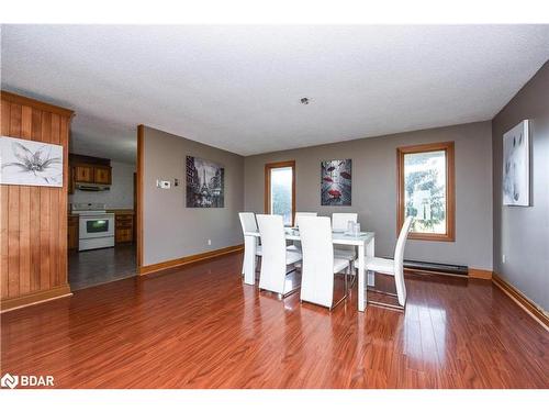 2146 Innisfil Beach Road, Innisfil, ON - Indoor Photo Showing Dining Room